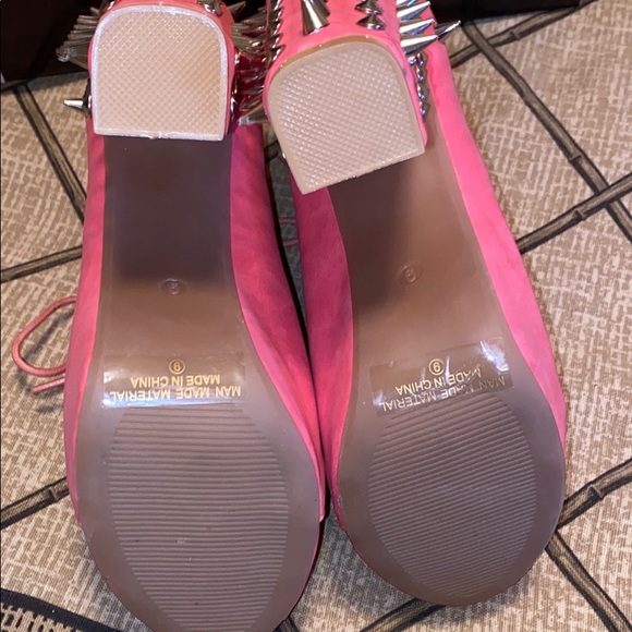 Studded coral color shoe booty - Picture 5 of 8